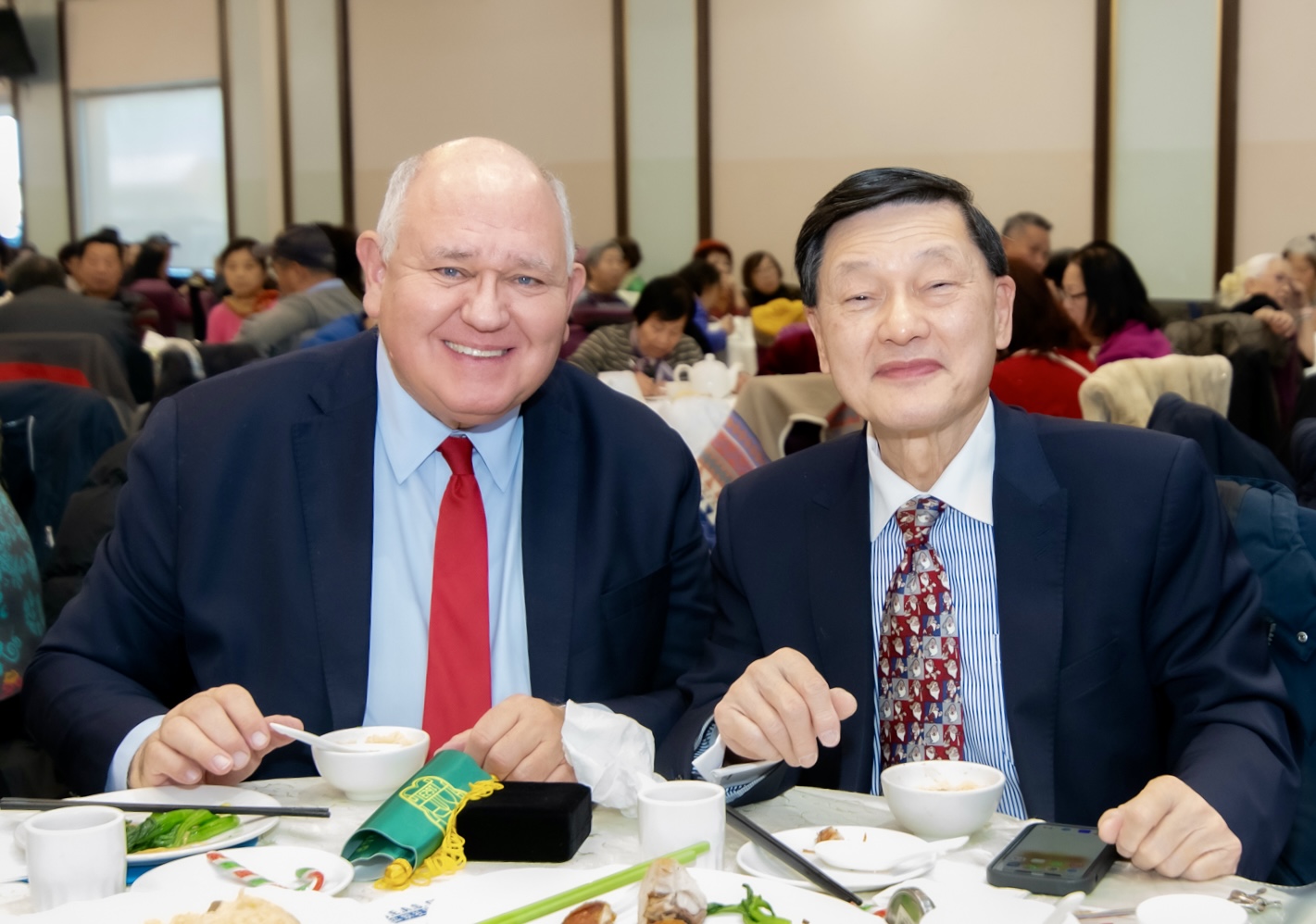 逾350位华人长者齐聚万锦圣诞午餐学习暨派对,市长盛赞前所未见