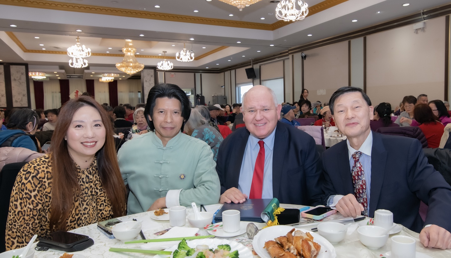 逾350位华人长者齐聚万锦圣诞午餐学习暨派对,市长盛赞前所未见