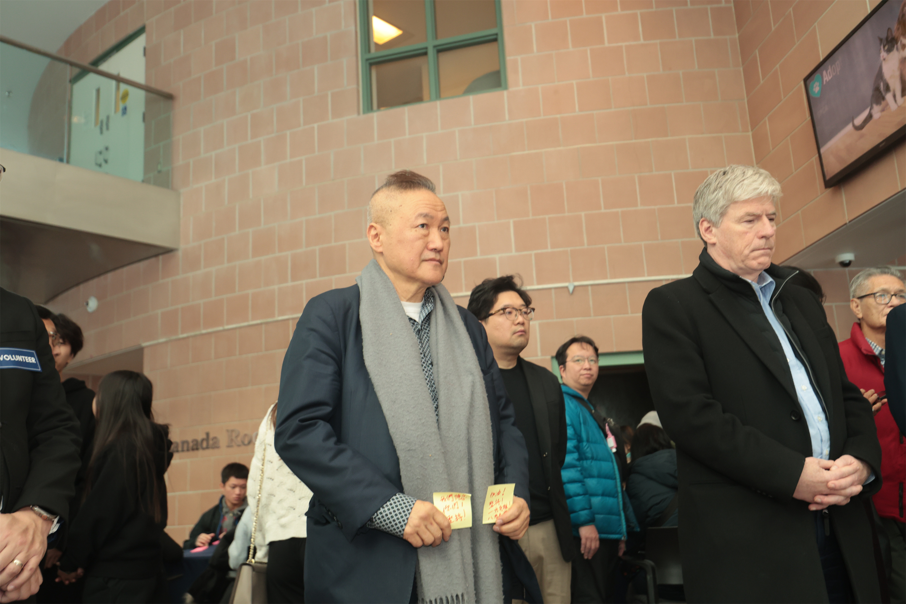 加拿大香港社团联合总会会长陆炳雄跨海捐赠生活用品支援香港火灾