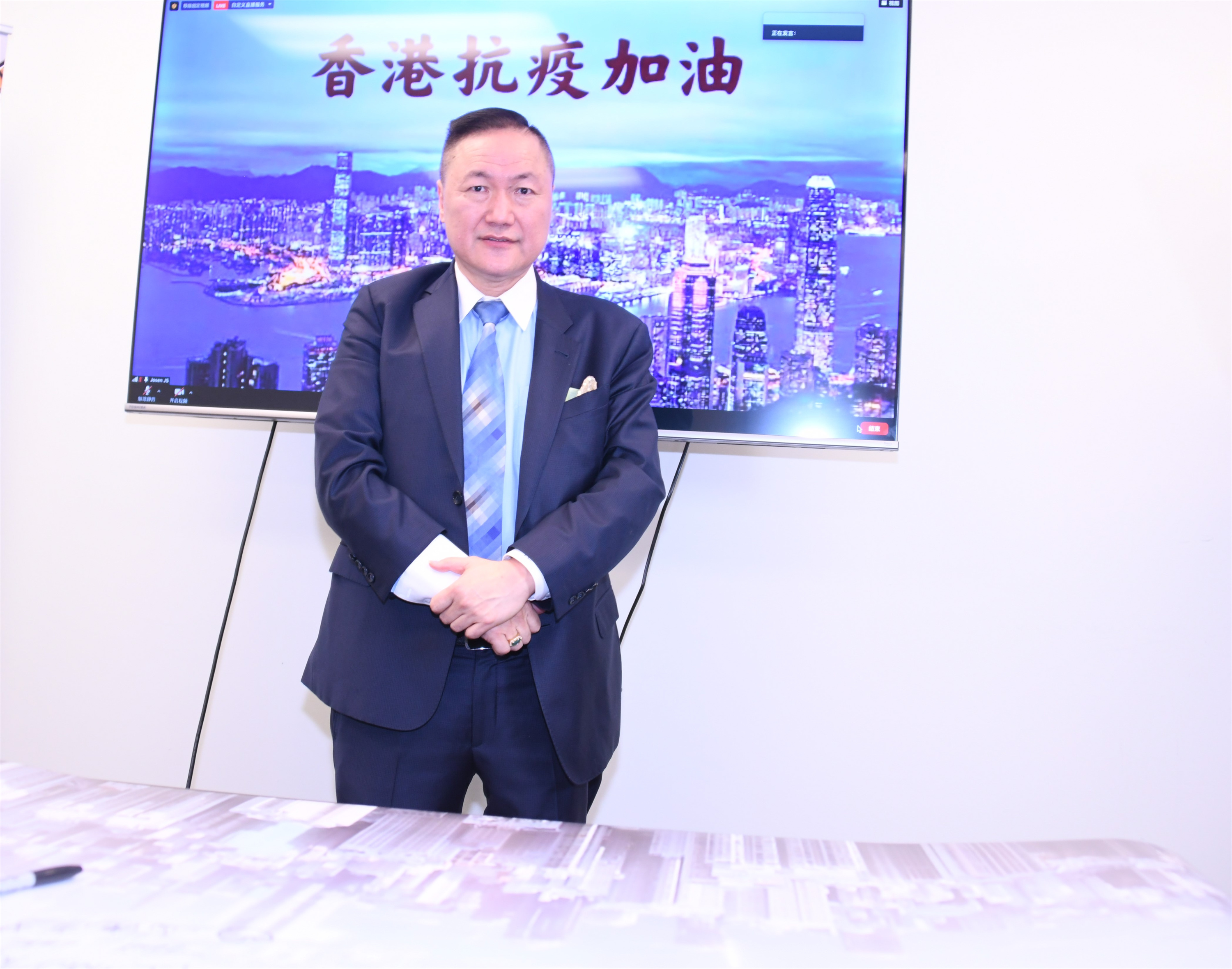 加拿大香港社团联合总会会长陆炳雄跨海捐赠生活用品支援香港火灾