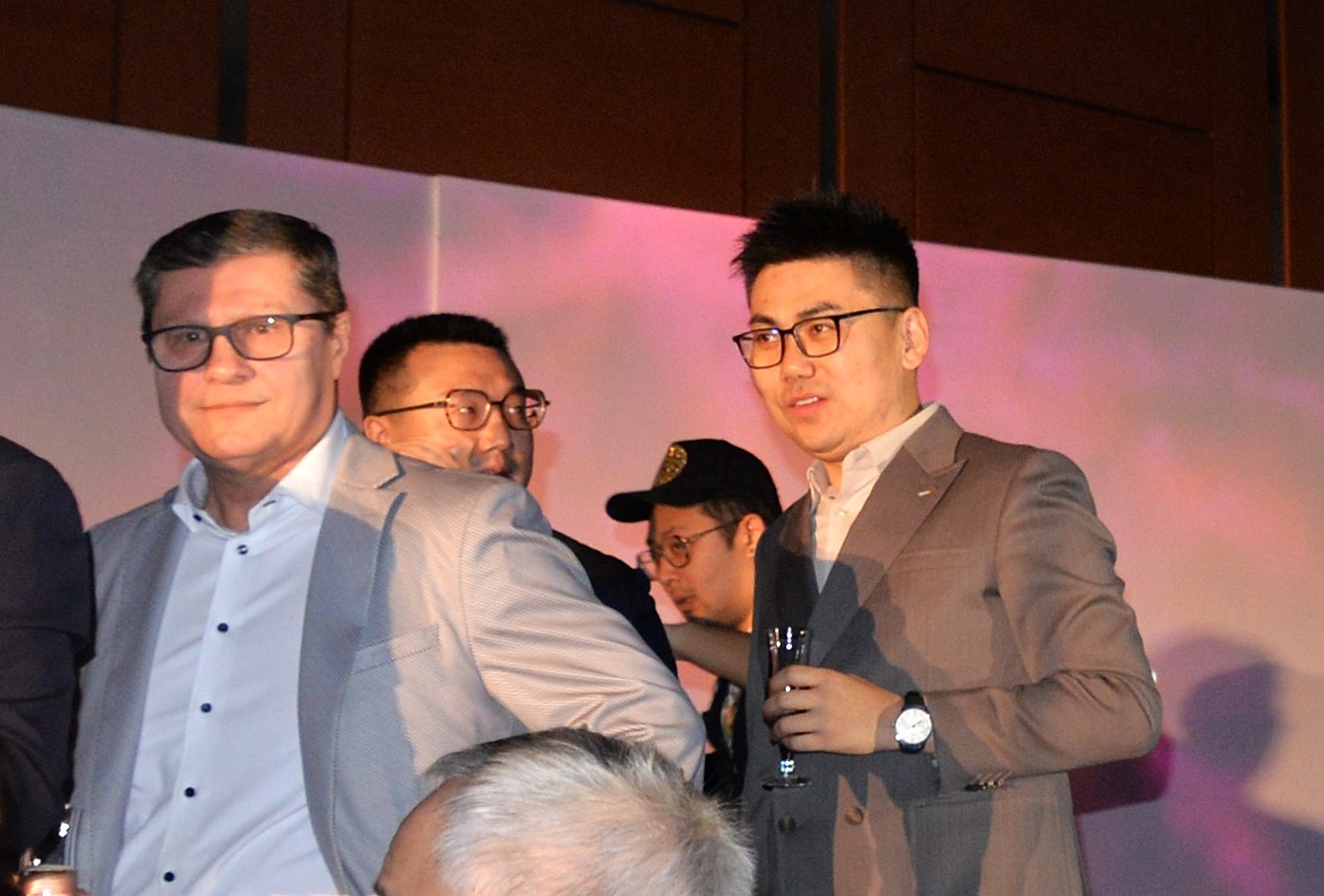 ���ɰٴ� ȺӢ���ס�����o���ŵ������������߰佱����¡�ؾ�