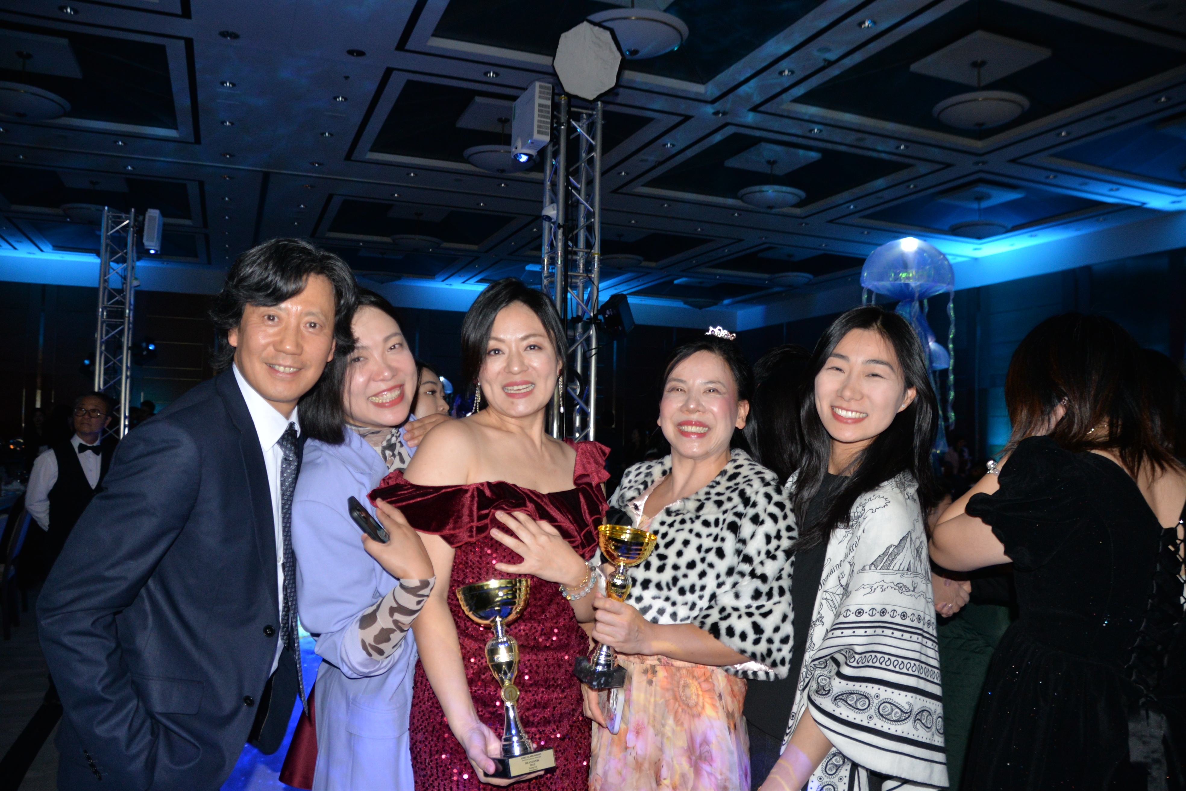 ���ɰٴ� ȺӢ���ס�����o���ŵ������������߰佱����¡�ؾ�