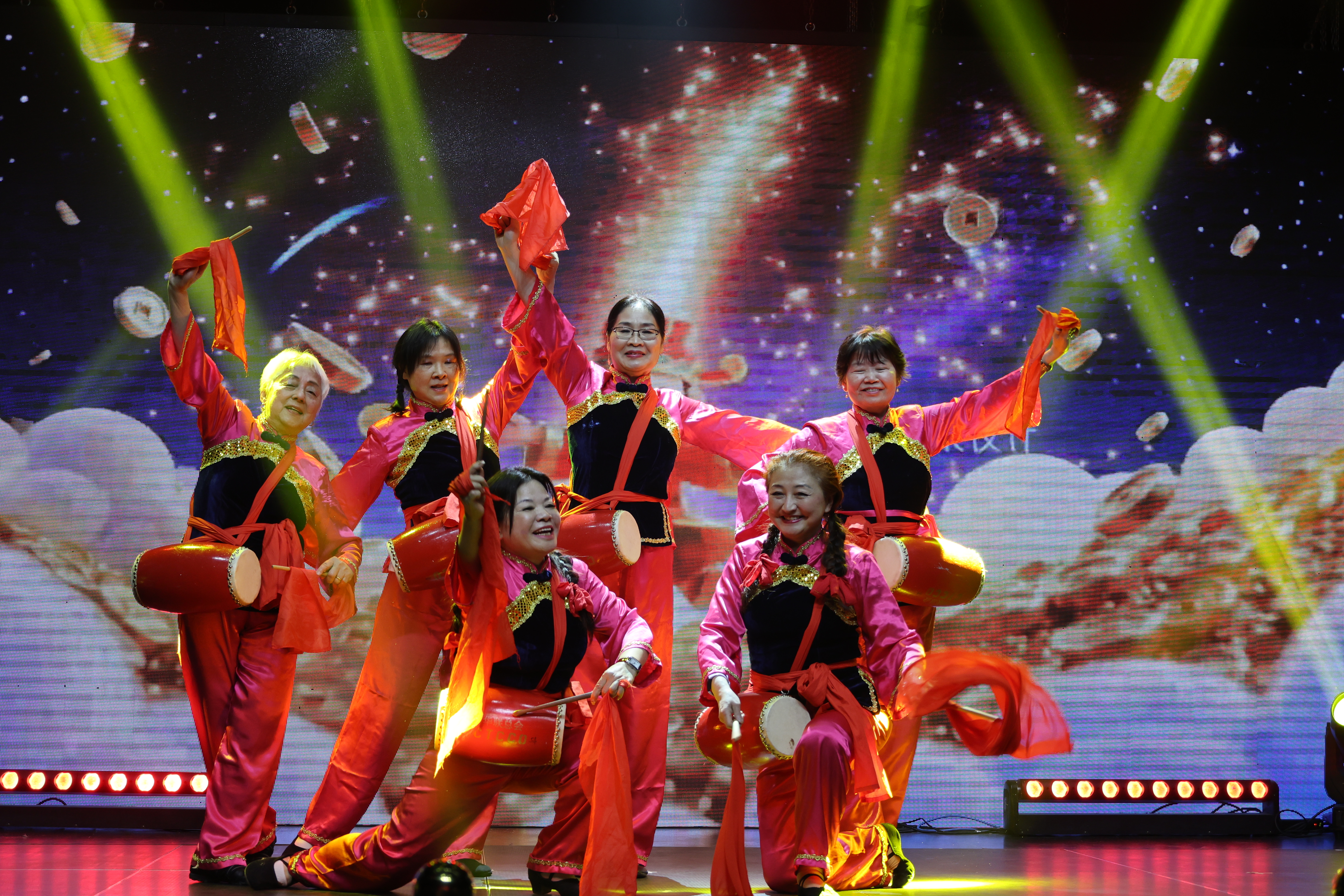 ��ʮ���� �ٺ����ţ����ô��й�רҵ��ŮЭ��¡����ף������ʮ��