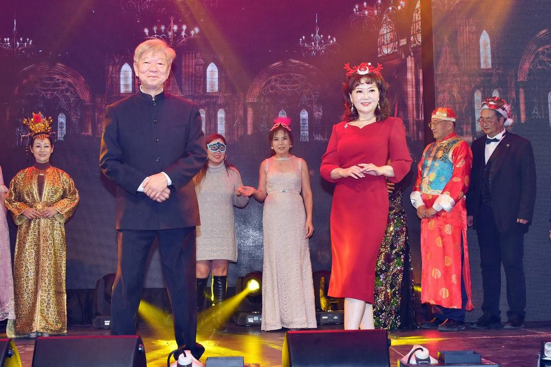 加拿大深圳社团联合总会成功举办深爱慈善之夜答谢庆功暨圣诞迎新