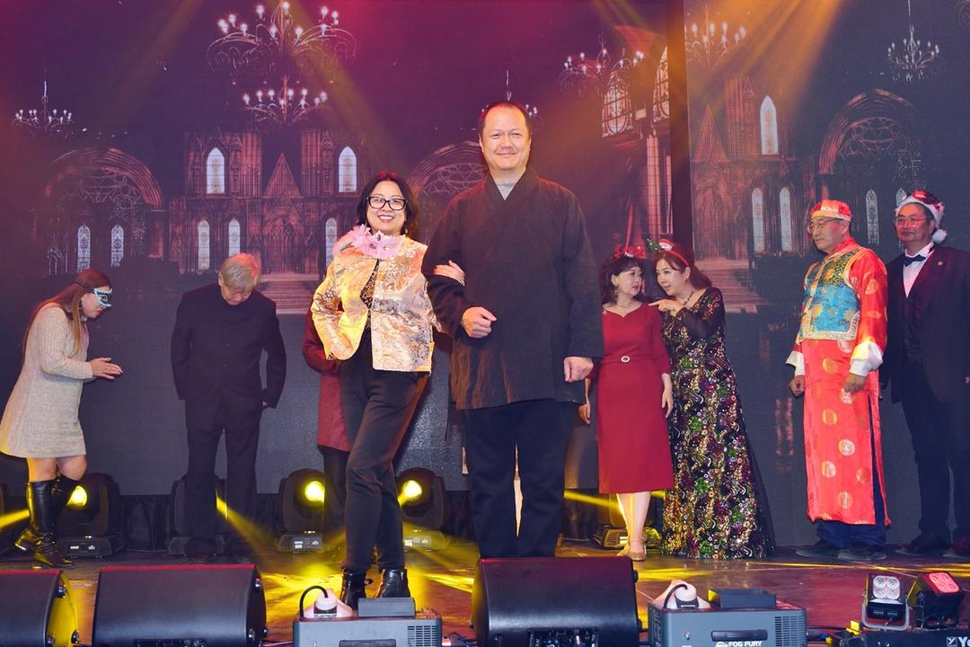 加拿大深圳社团联合总会成功举办深爱慈善之夜答谢庆功暨圣诞迎新