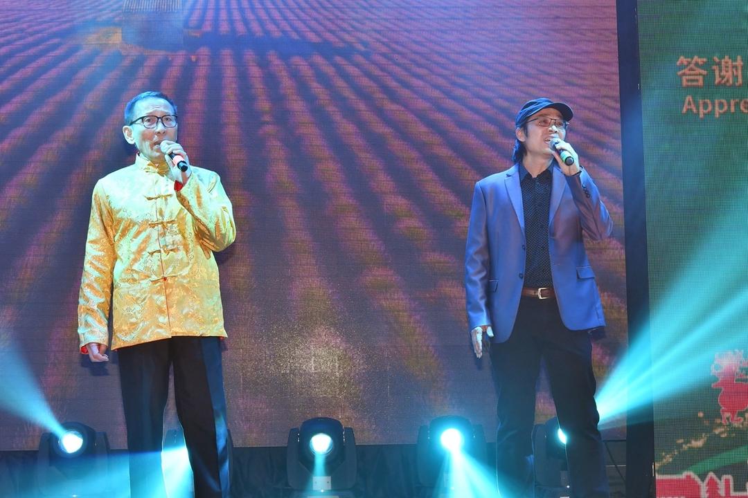 加拿大深圳社团联合总会成功举办深爱慈善之夜答谢庆功暨圣诞迎新