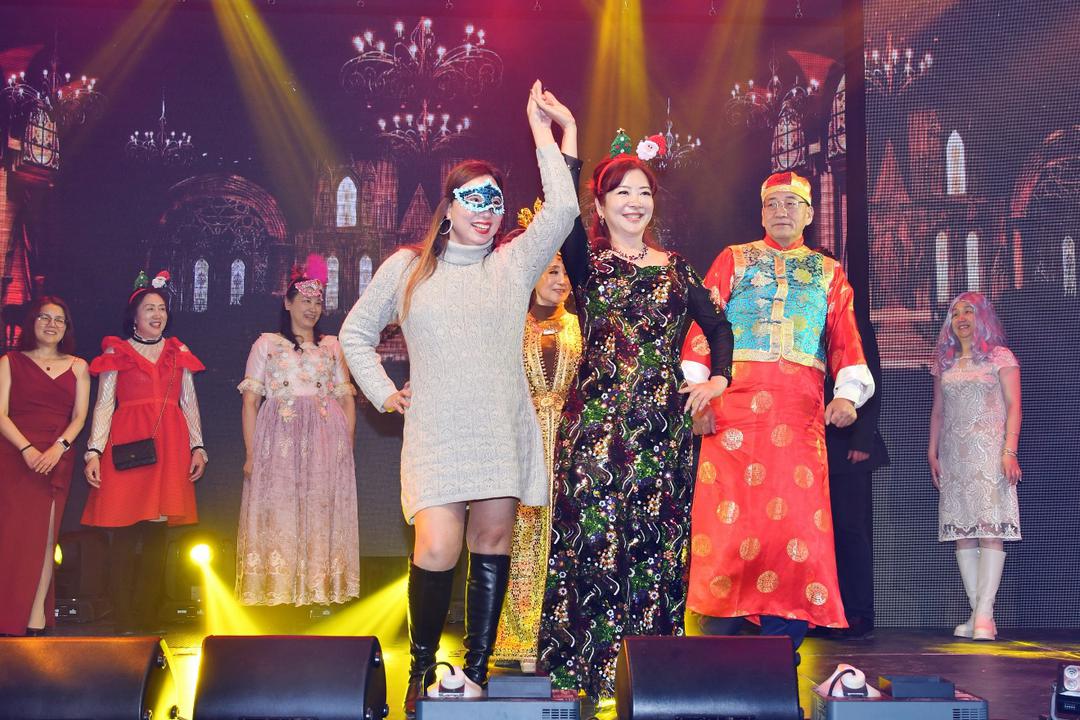 加拿大深圳社团联合总会成功举办深爱慈善之夜答谢庆功暨圣诞迎新