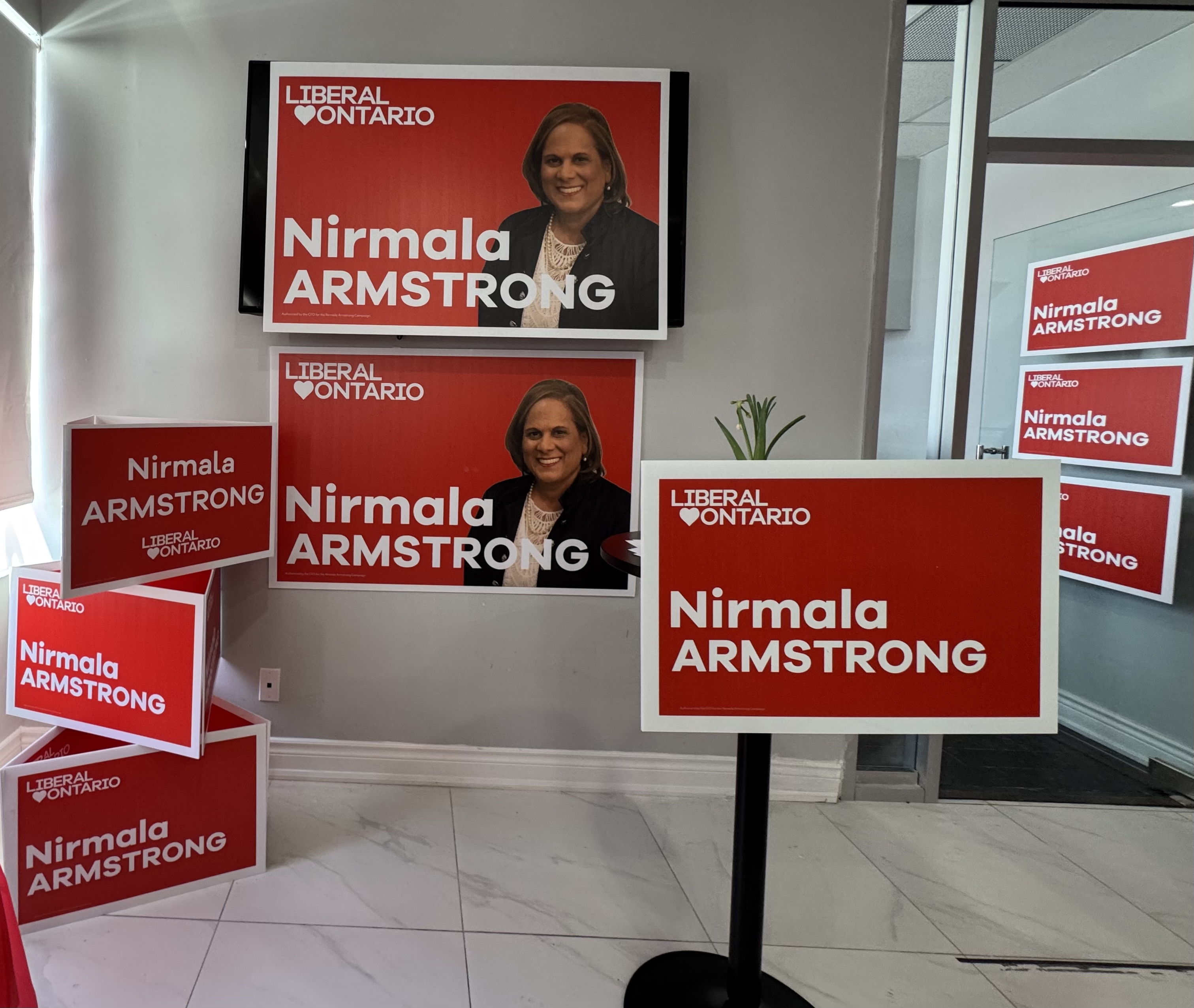 Nirmala  Armstrong  Ϊս