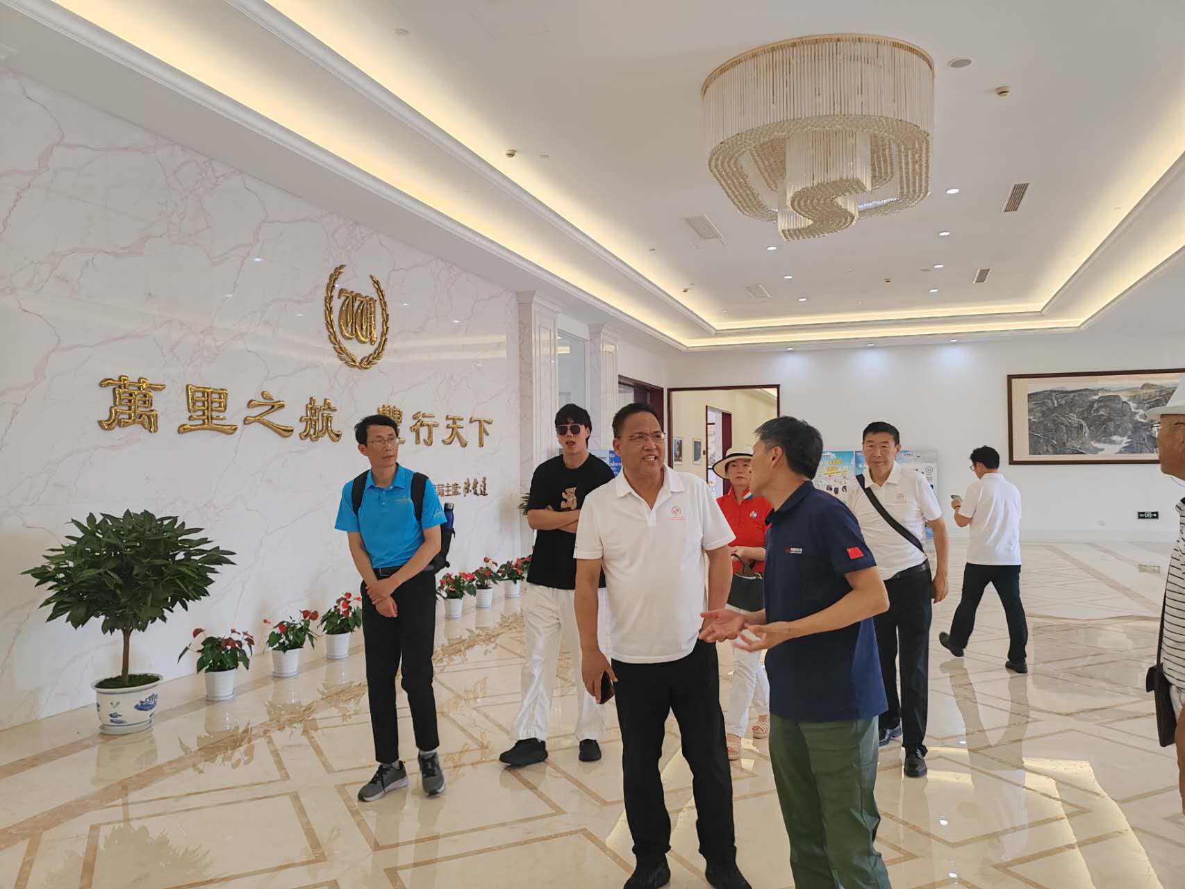 加拿大浙江总商会与加中校友商盟国际科技考察团赴新昌航空小镇调