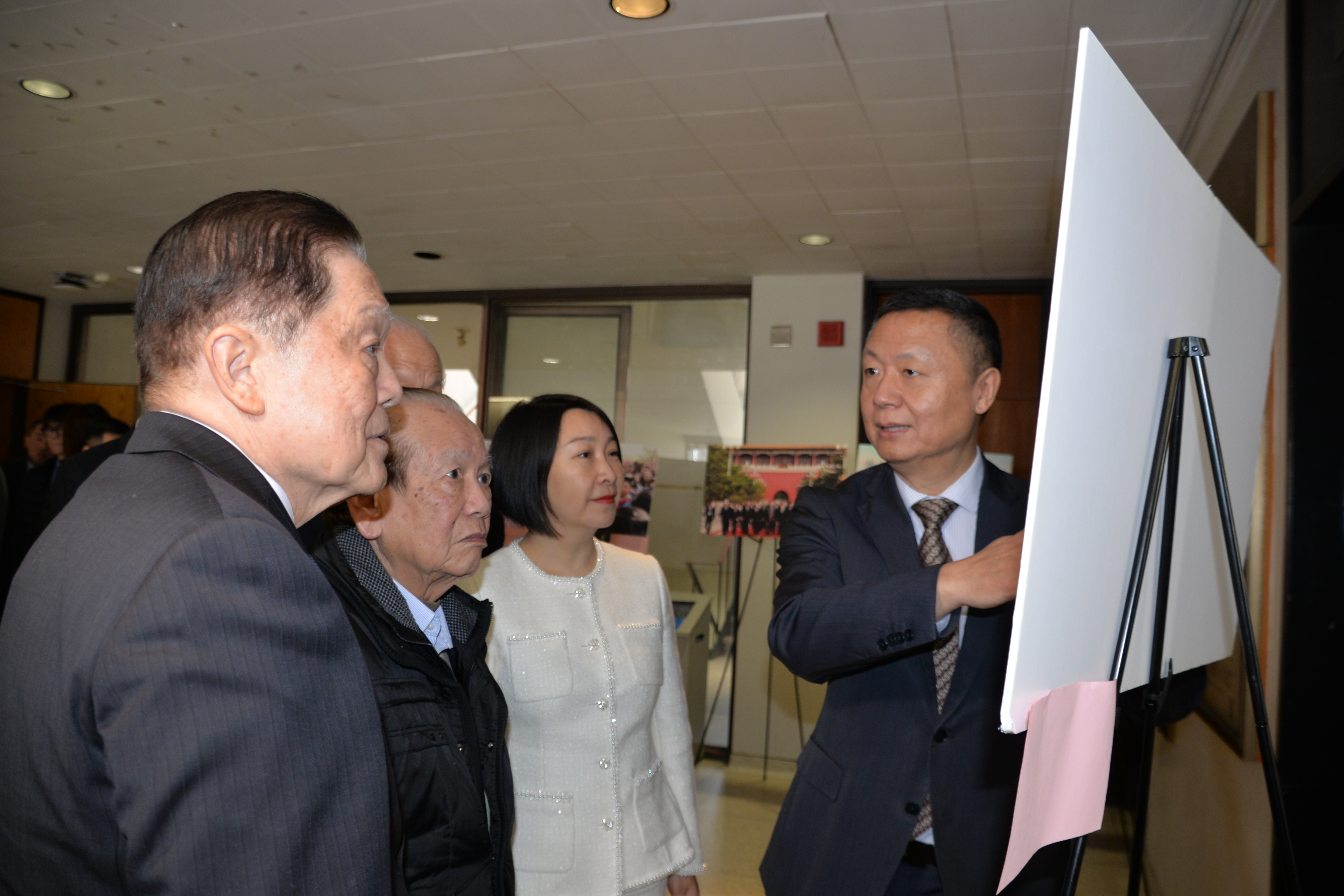 �й�פ���׶�����ݾٰ조������������ ���������й�����������