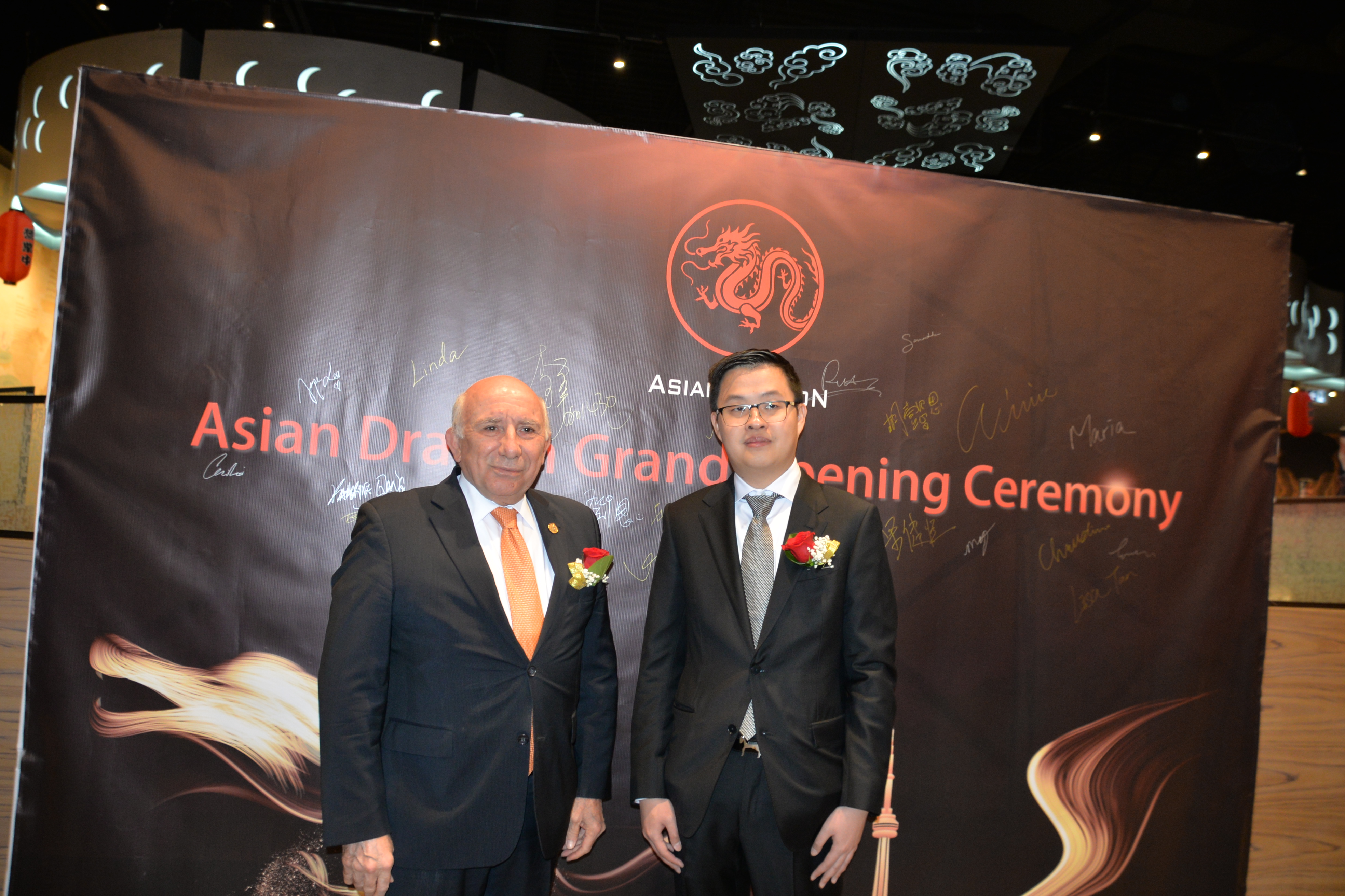 Asian Dragon Buffet��֮��ʢ��ҵ����λ��������ºع���ʢ��