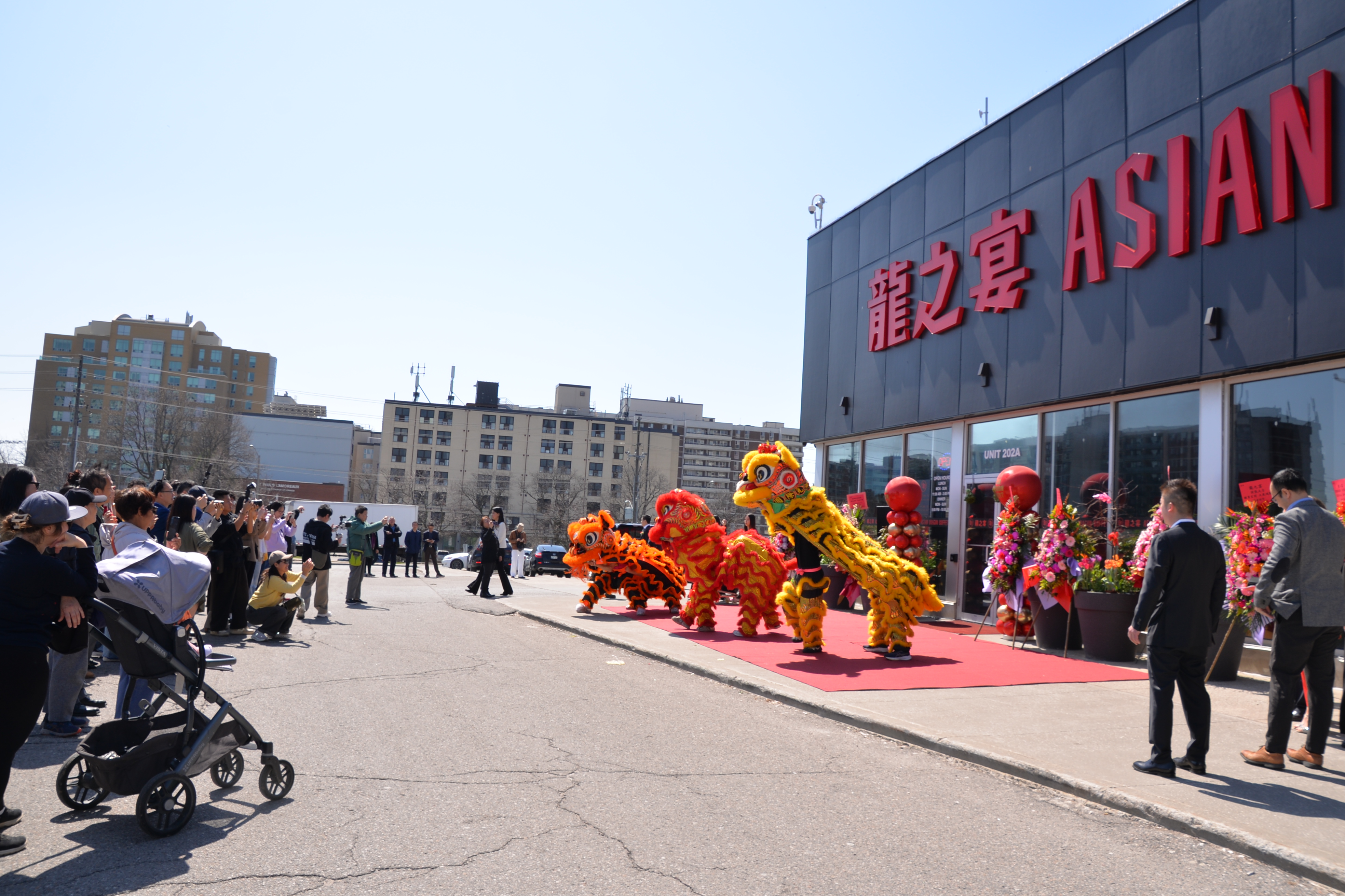 Asian Dragon Buffet��֮��ʢ��ҵ����λ��������ºع���ʢ��