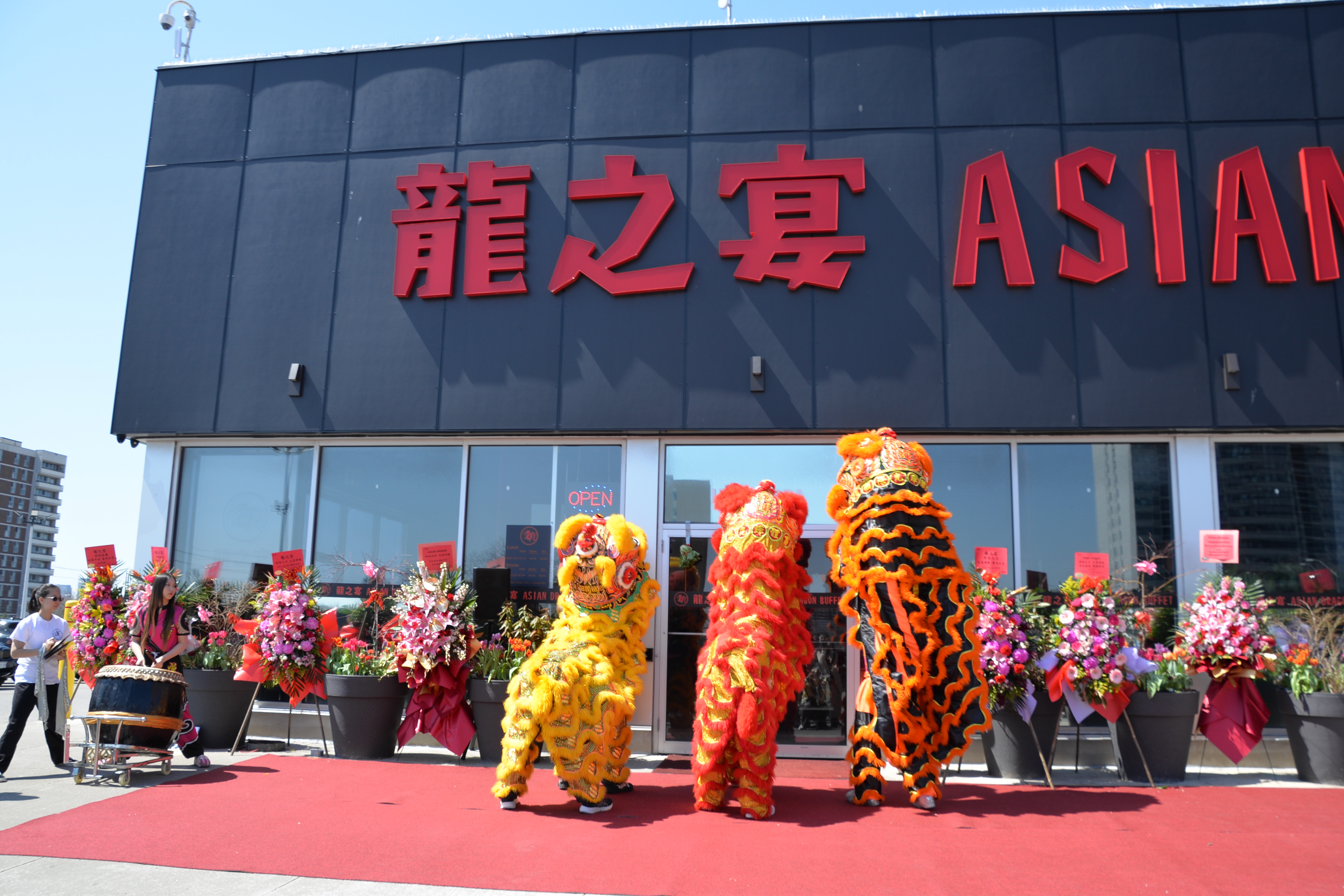 Asian Dragon Buffet��֮��ʢ��ҵ����λ��������ºع���ʢ��