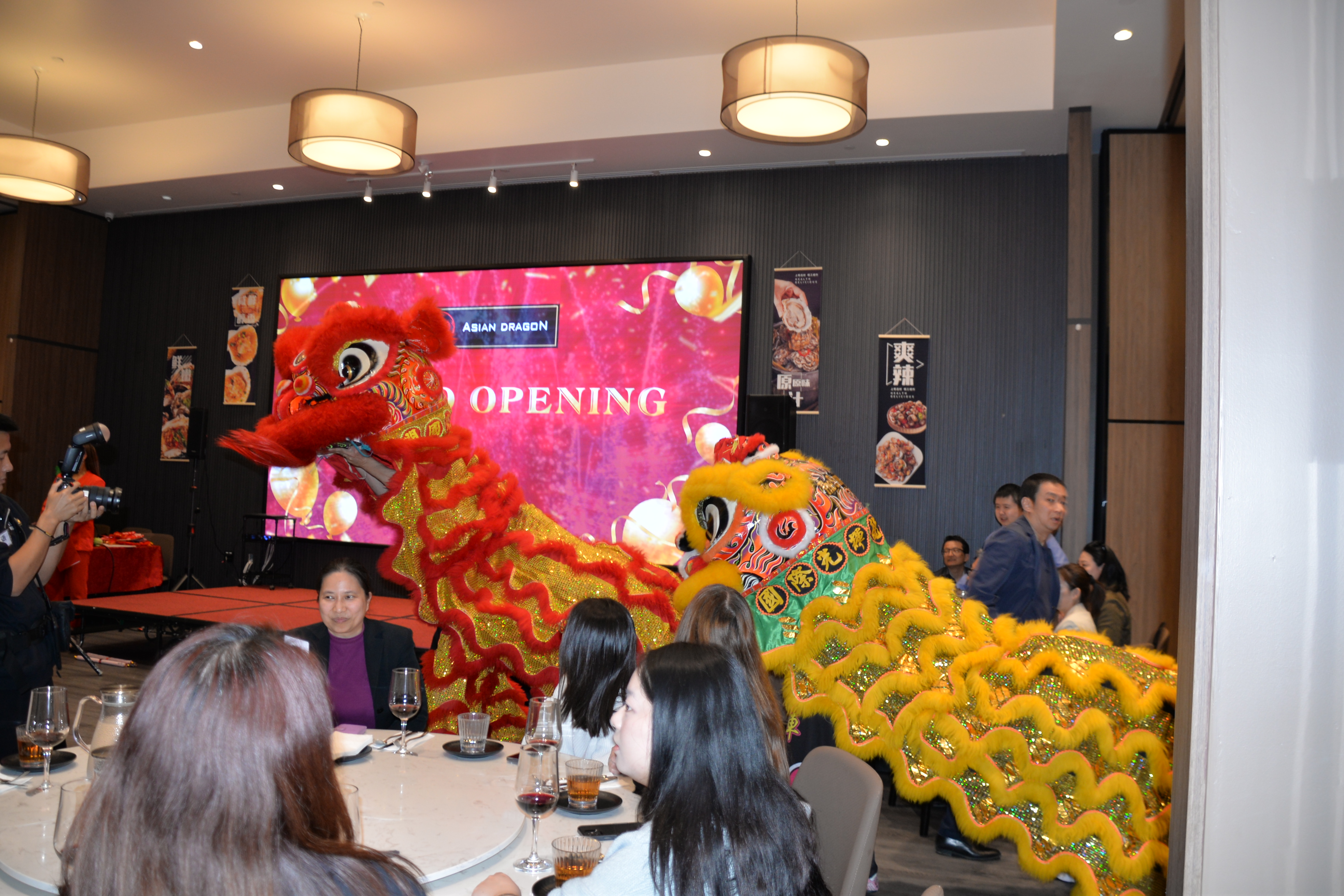 Asian Dragon Buffet��֮��ʢ��ҵ����λ��������ºع���ʢ��