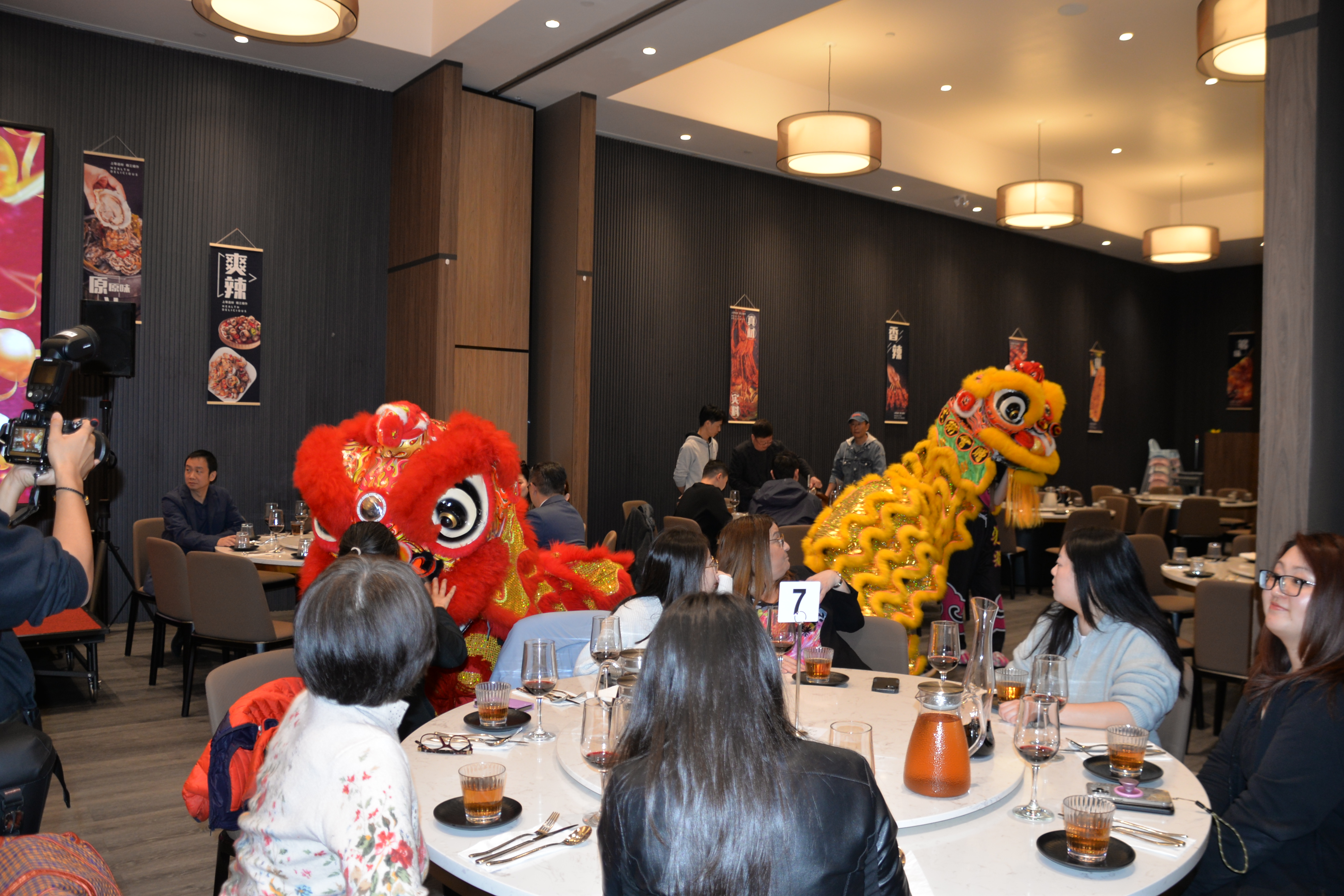 Asian Dragon Buffet��֮��ʢ��ҵ����λ��������ºع���ʢ��