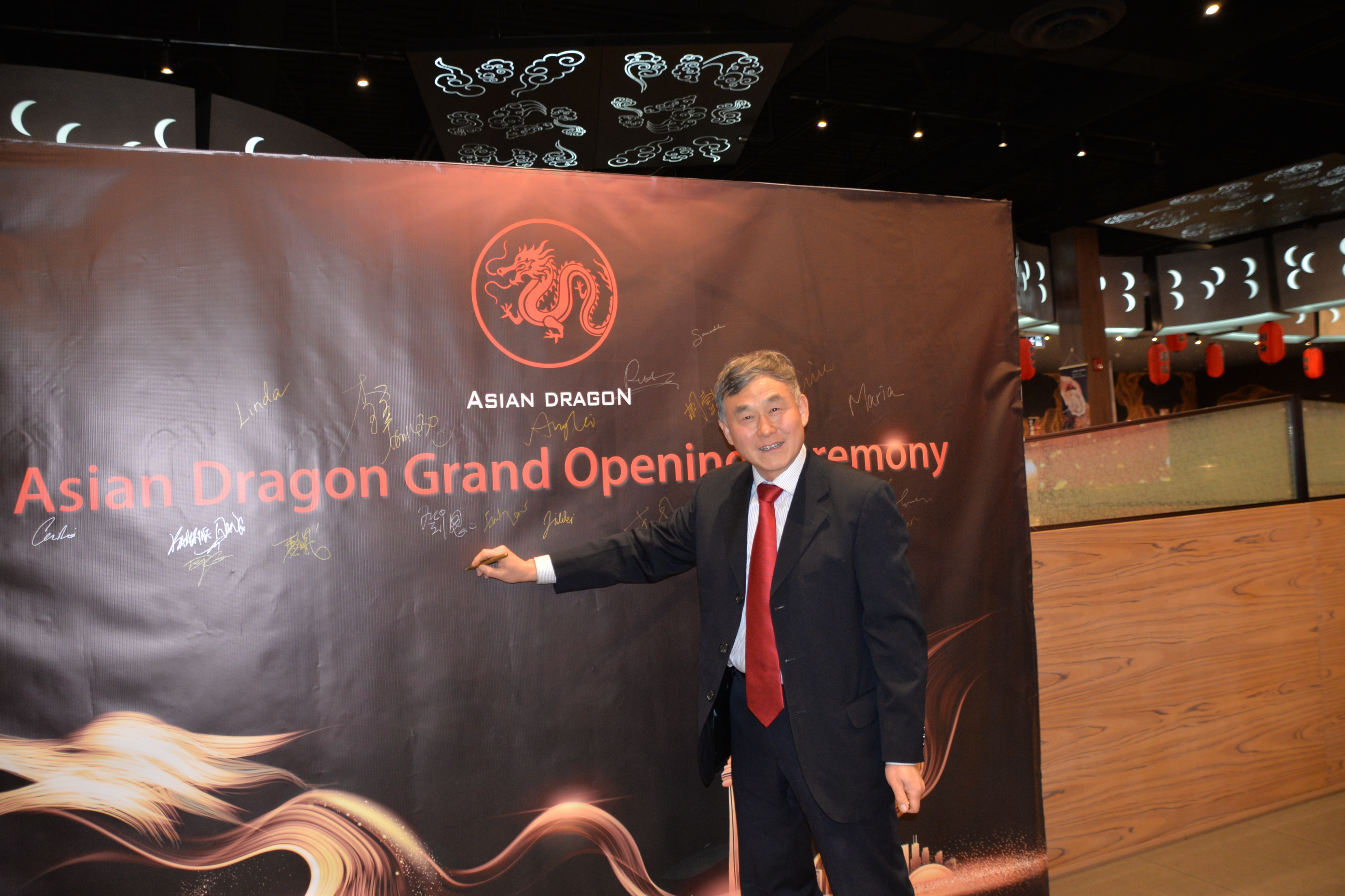 Asian Dragon Buffet��֮��ʢ��ҵ����λ��������ºع���ʢ��