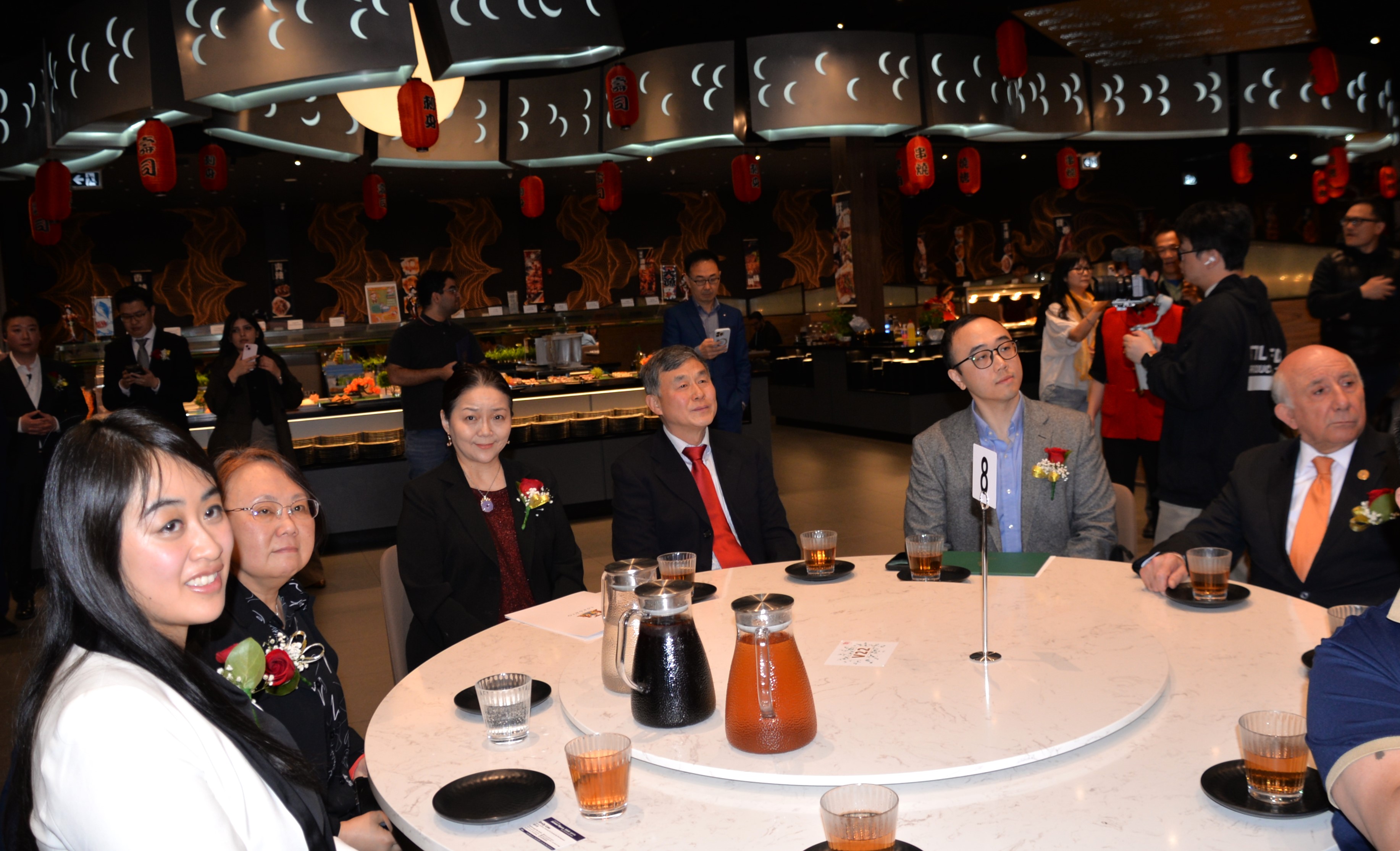 Asian Dragon Buffet��֮��ʢ��ҵ����λ��������ºع���ʢ��