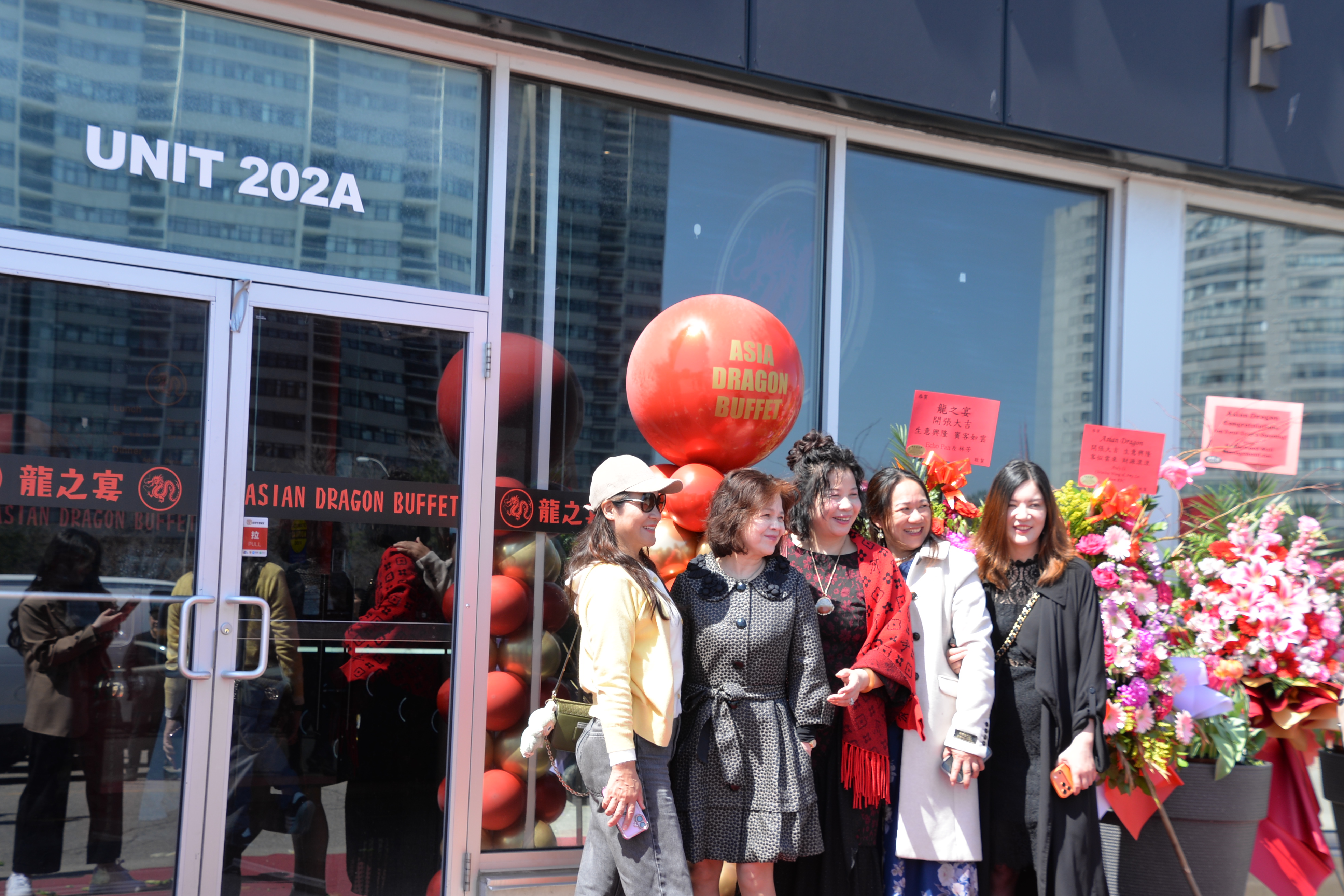 Asian Dragon Buffet��֮��ʢ��ҵ����λ��������ºع���ʢ��