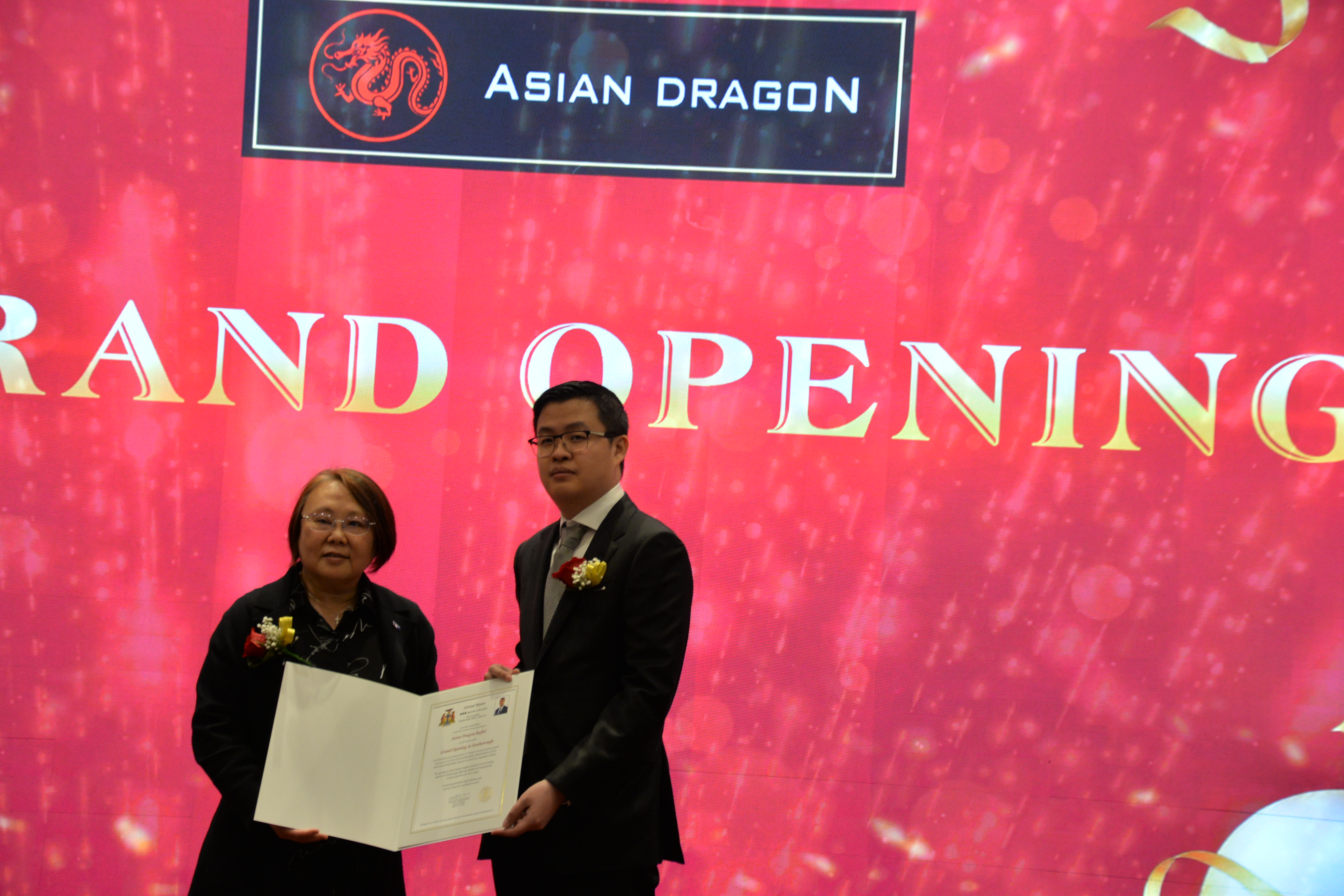 Asian Dragon Buffet��֮��ʢ��ҵ����λ��������ºع���ʢ��