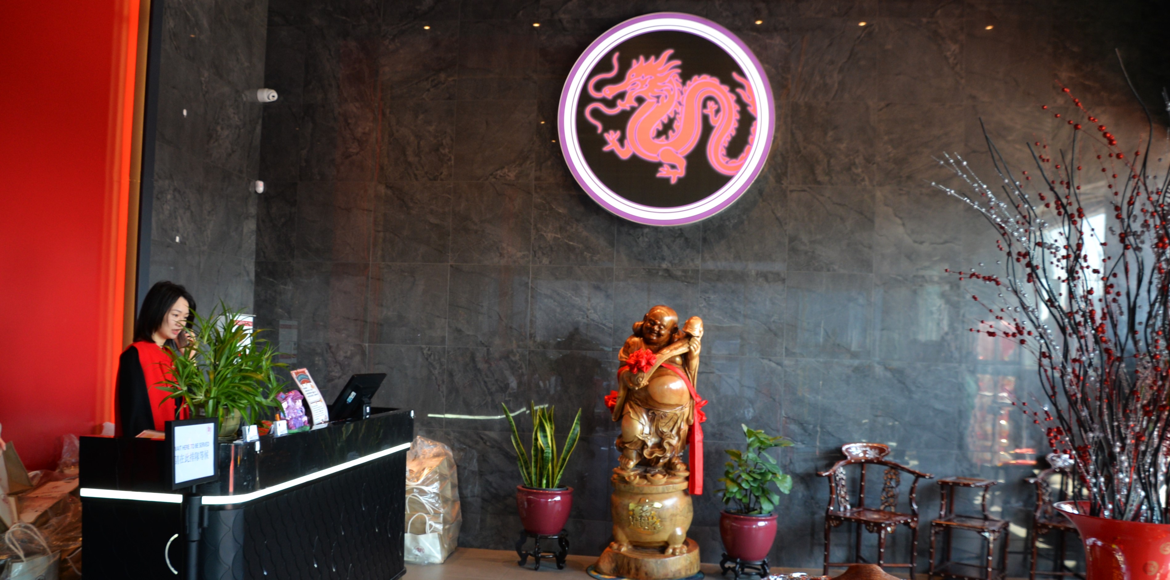 Asian Dragon Buffet��֮��ʢ��ҵ����λ��������ºع���ʢ��