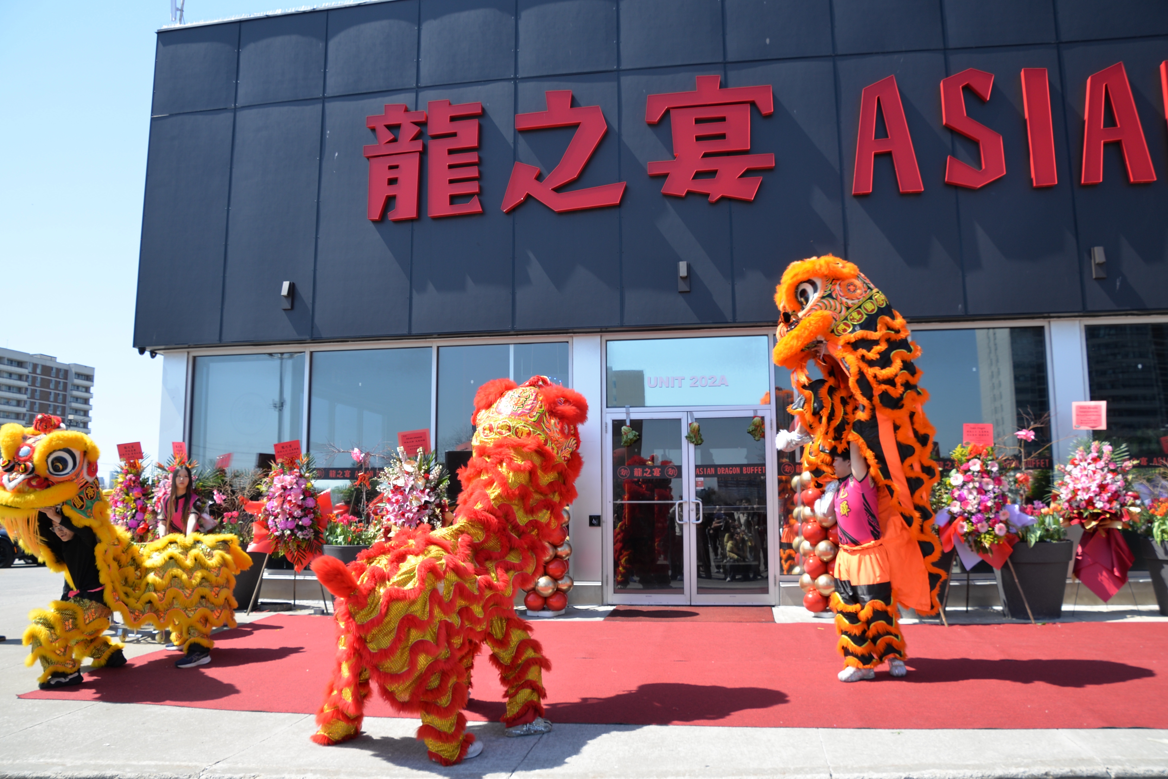 Asian Dragon Buffet��֮��ʢ��ҵ����λ��������ºع���ʢ��