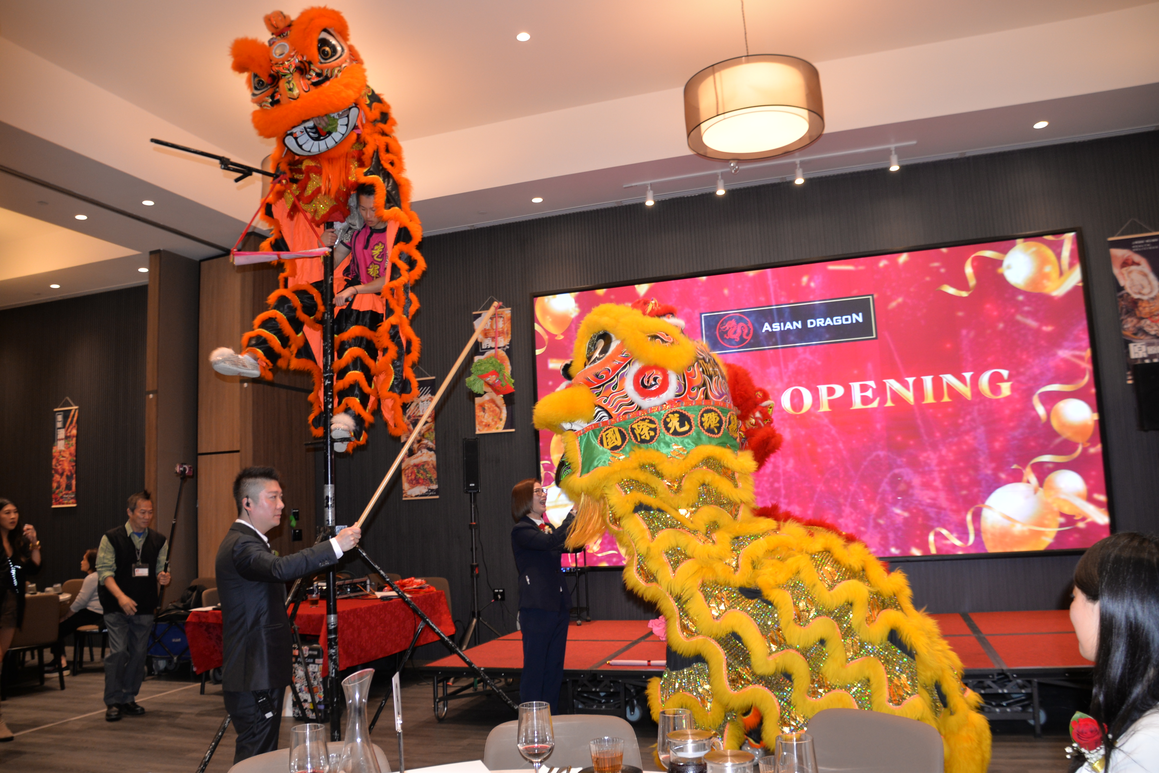 Asian Dragon Buffet��֮��ʢ��ҵ����λ��������ºع���ʢ��