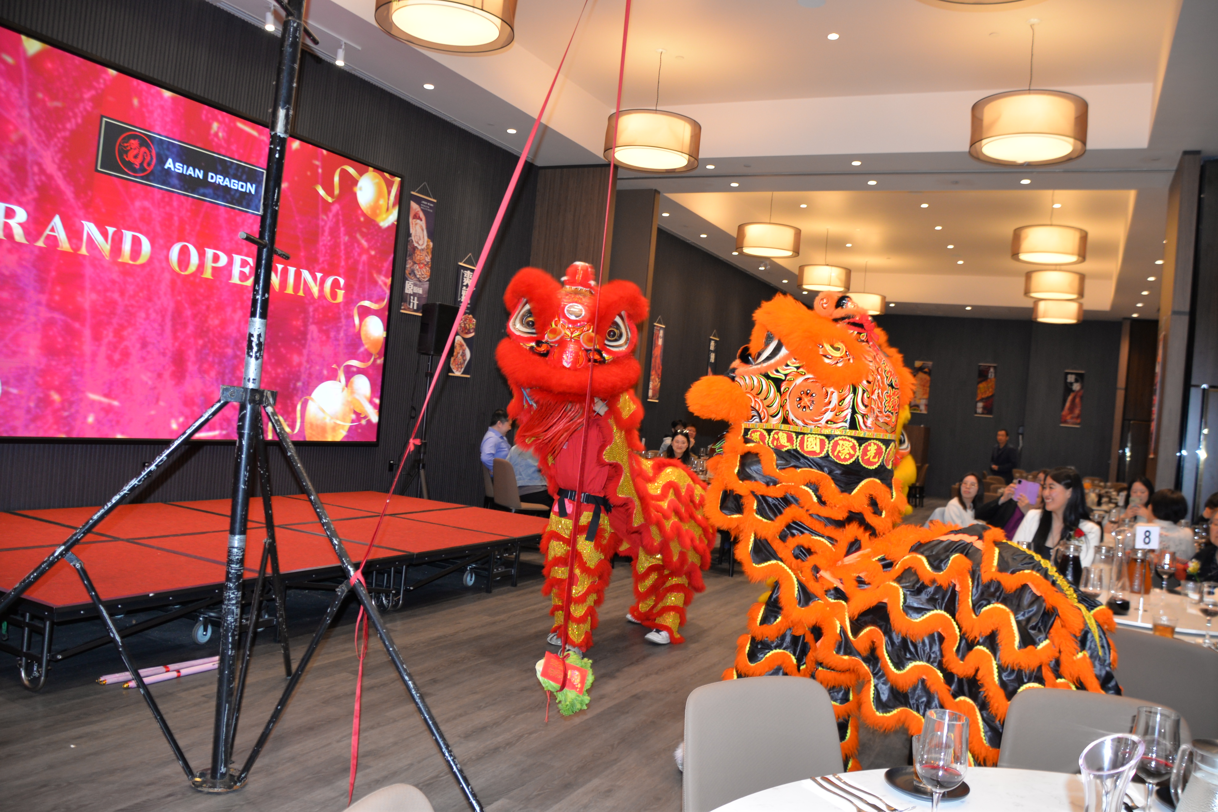 Asian Dragon Buffet��֮��ʢ��ҵ����λ��������ºع���ʢ��