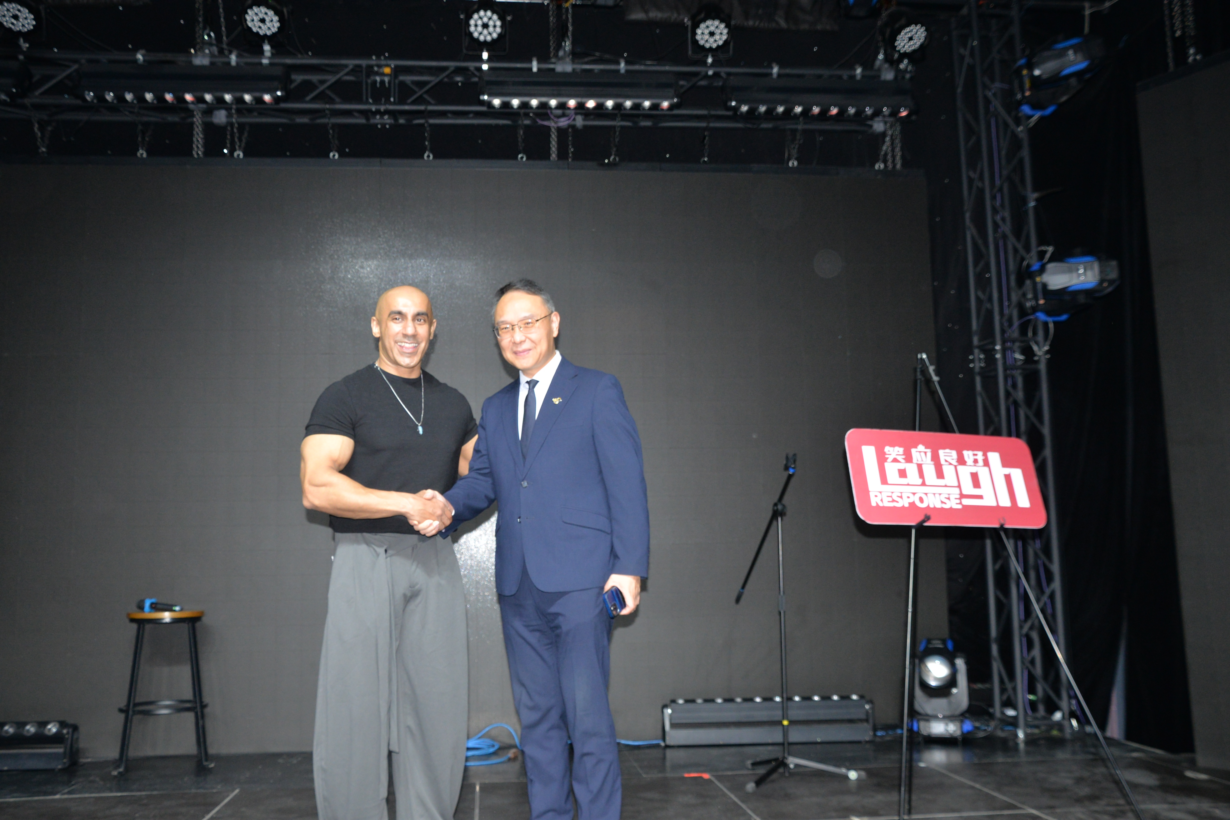 ը��һ��Ӣ���������ġ��ո���׶ࣺȫ���Ʒ����ⳡ�ݳ�̫����