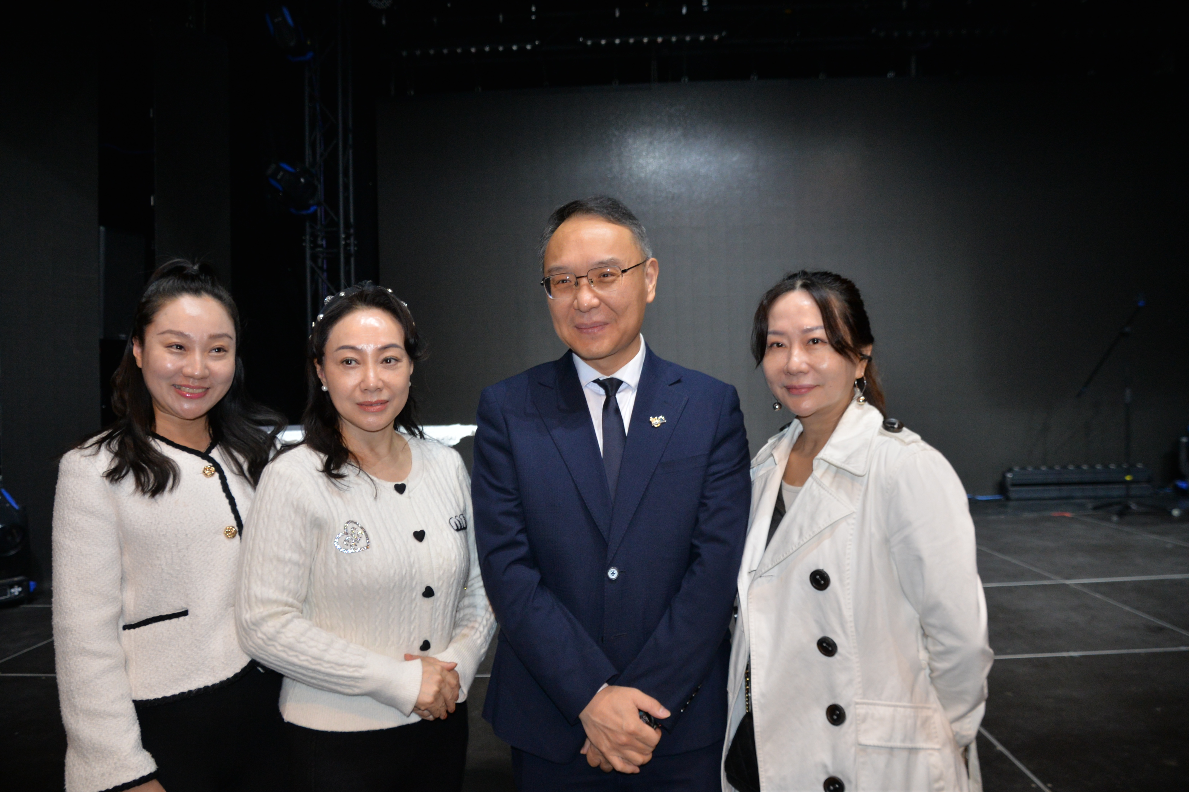 ը��һ��Ӣ���������ġ��ո���׶ࣺȫ���Ʒ����ⳡ�ݳ�̫����