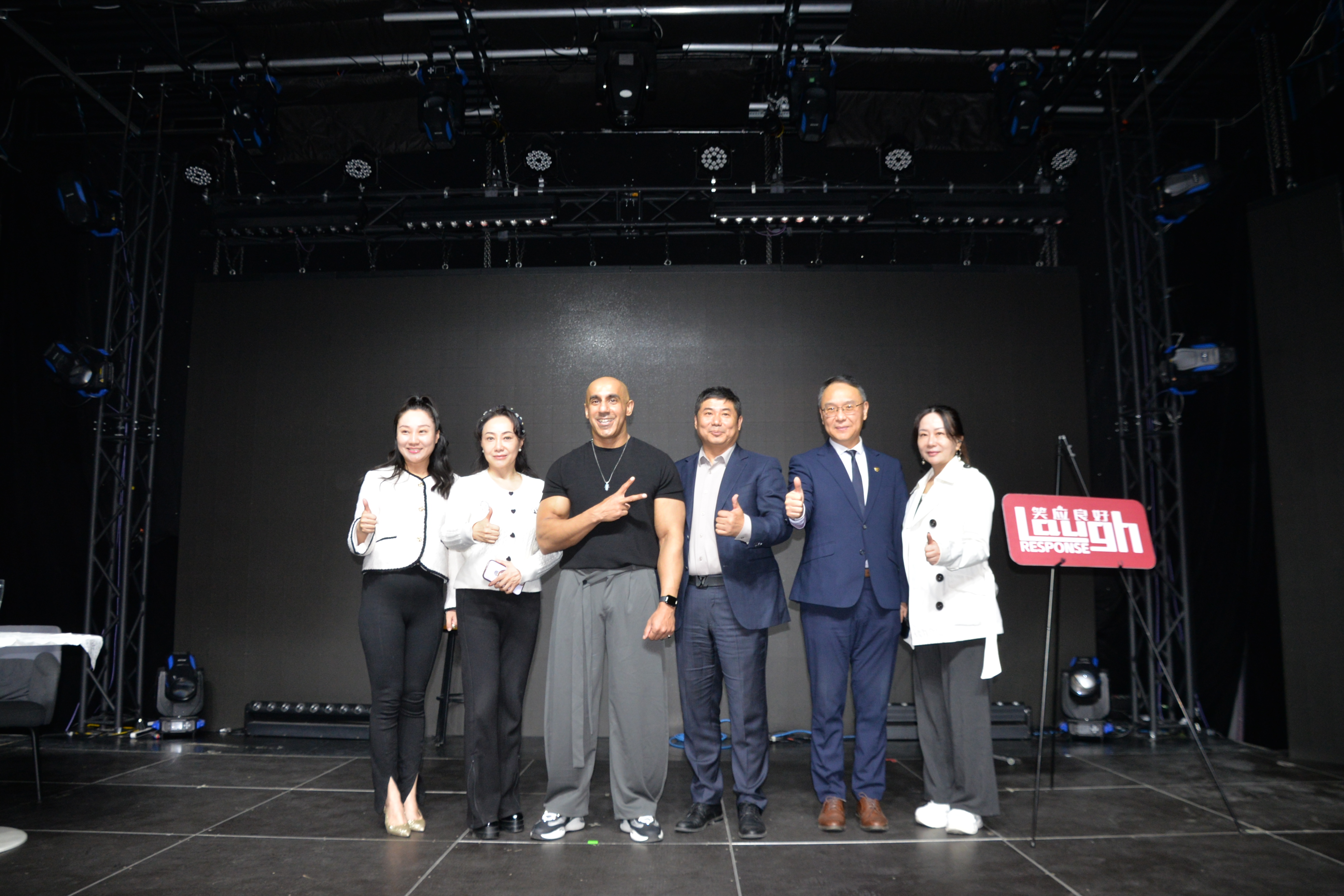 ը��һ��Ӣ���������ġ��ո���׶ࣺȫ���Ʒ����ⳡ�ݳ�̫����