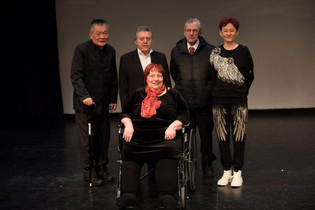 A group of people standing on a stage

AI-generated content may be incorrect.