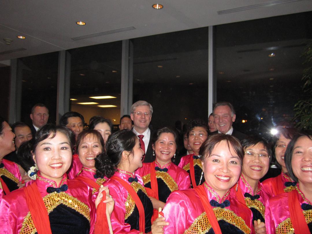 A group of people posing for a photo

AI-generated content may be incorrect.