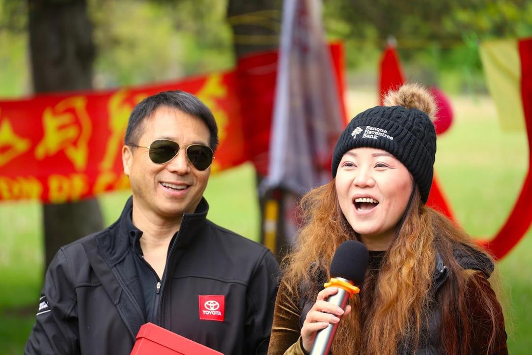 图片包含 户外, 人, 草, 男人AI 生成的内容可能不正确。