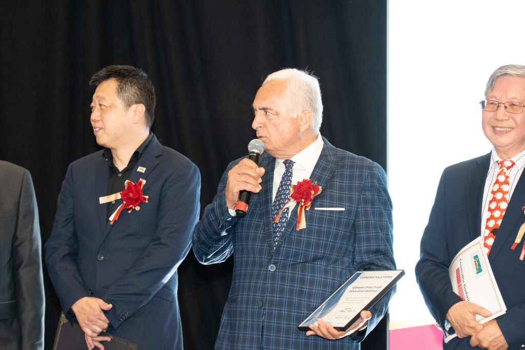 “心光璀璨”健康研讨会及慈善晚宴暨加中商贸创新联盟成立十周年