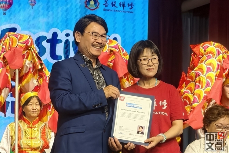 加拿大新华人联合会参加菩提禅修中心举办的白菜豆腐健康生活庙会