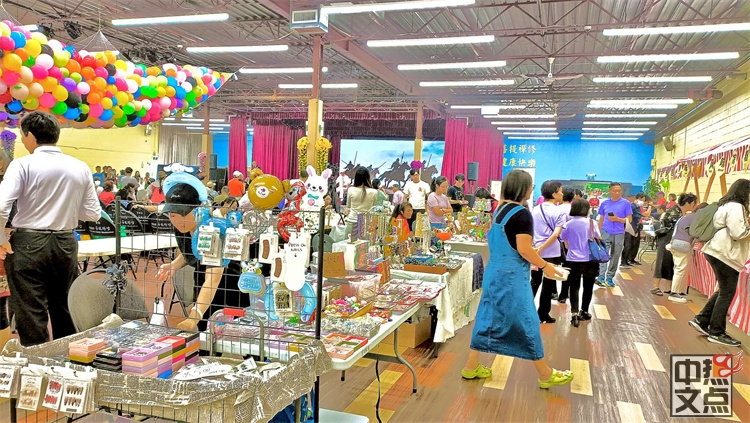 加拿大新华人联合会参加菩提禅修中心举办的白菜豆腐健康生活庙会