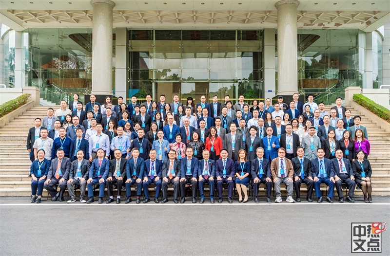 ½���۳�ϯ��ɽ�и��������߽�����Ⱦ���������������ϯ������