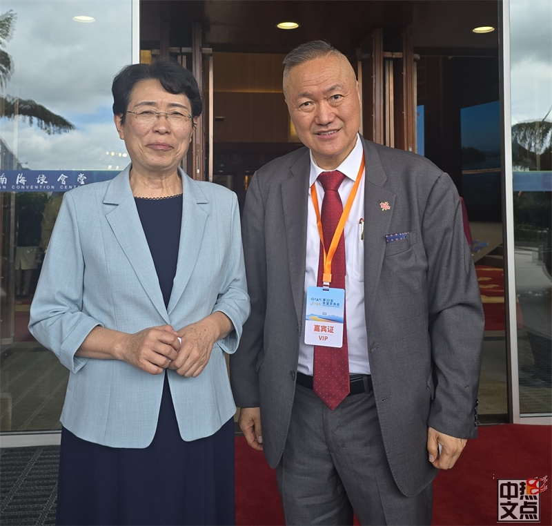 “侨连五洲·七彩云南”第22届东盟华商会昆明隆重举行,陆炳雄应